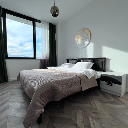 Apartment In Axis Towers, Tbilisi Business Center ภายนอก รูปภาพ